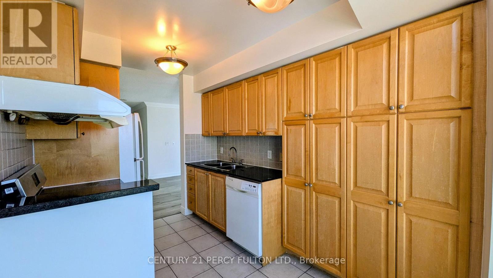 2322 - 238 Bonis Avenue, Toronto, Ontario  M1T 3W7 - Photo 3 - E13818424