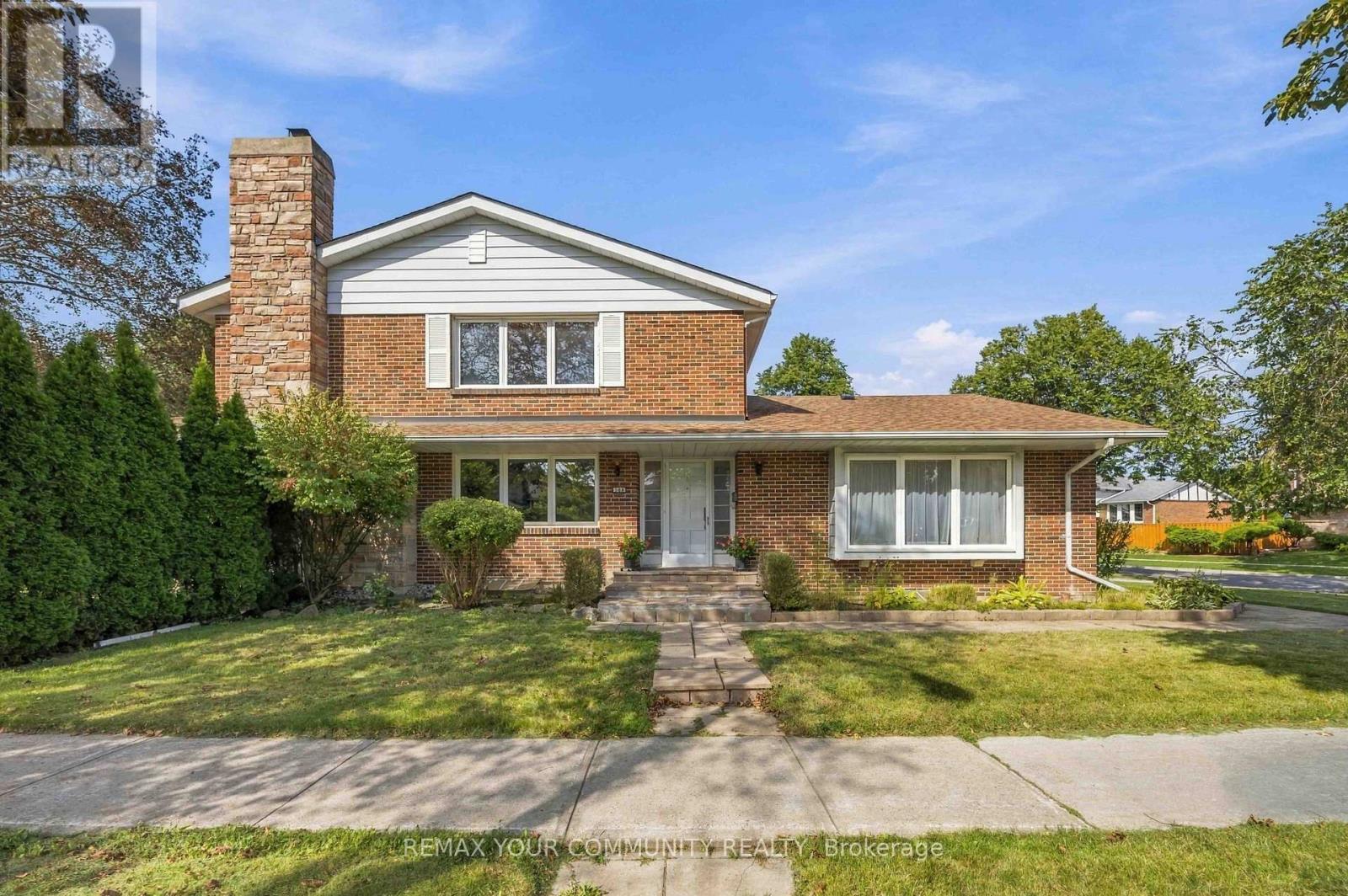 588 HUNTINGWOOD DRIVE, Toronto, Ontario