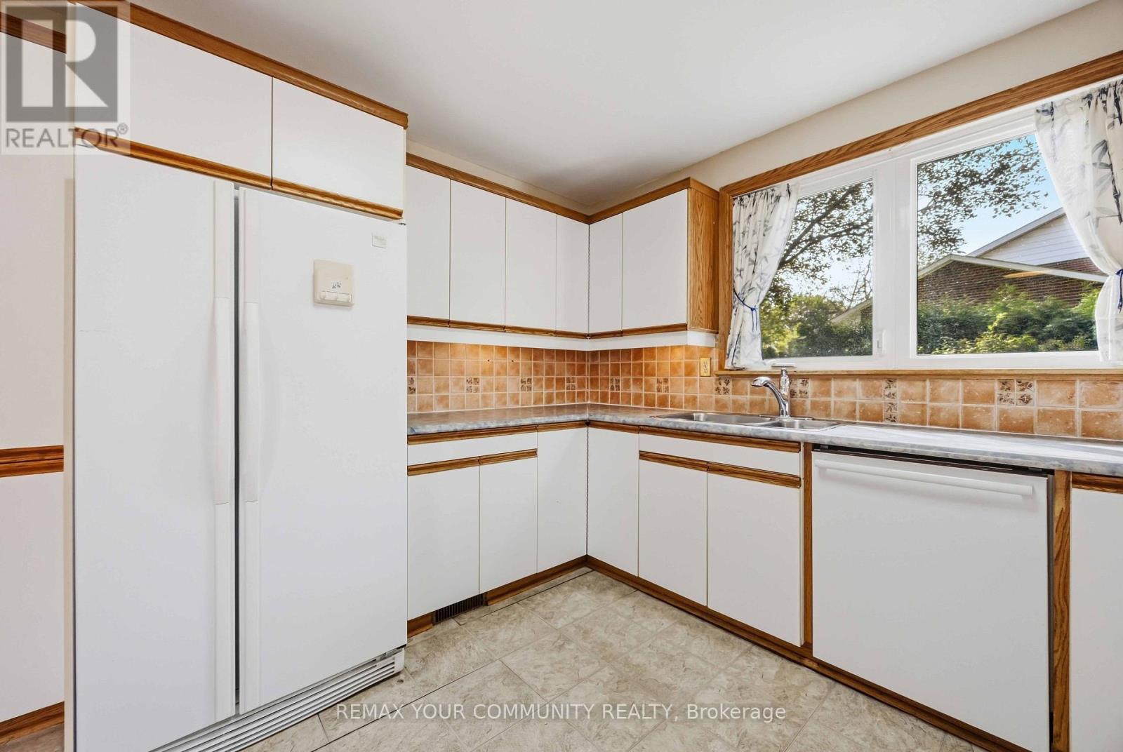 588 Huntingwood Drive, Toronto, Ontario  M1W 1G8 - Photo 19 - E13818660
