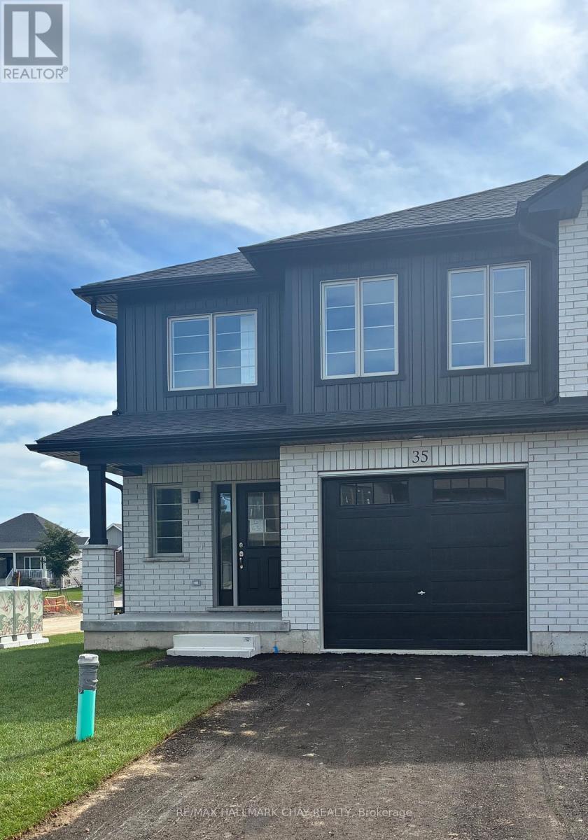 35 STRATH CRESCENT, Springwater, Ontario