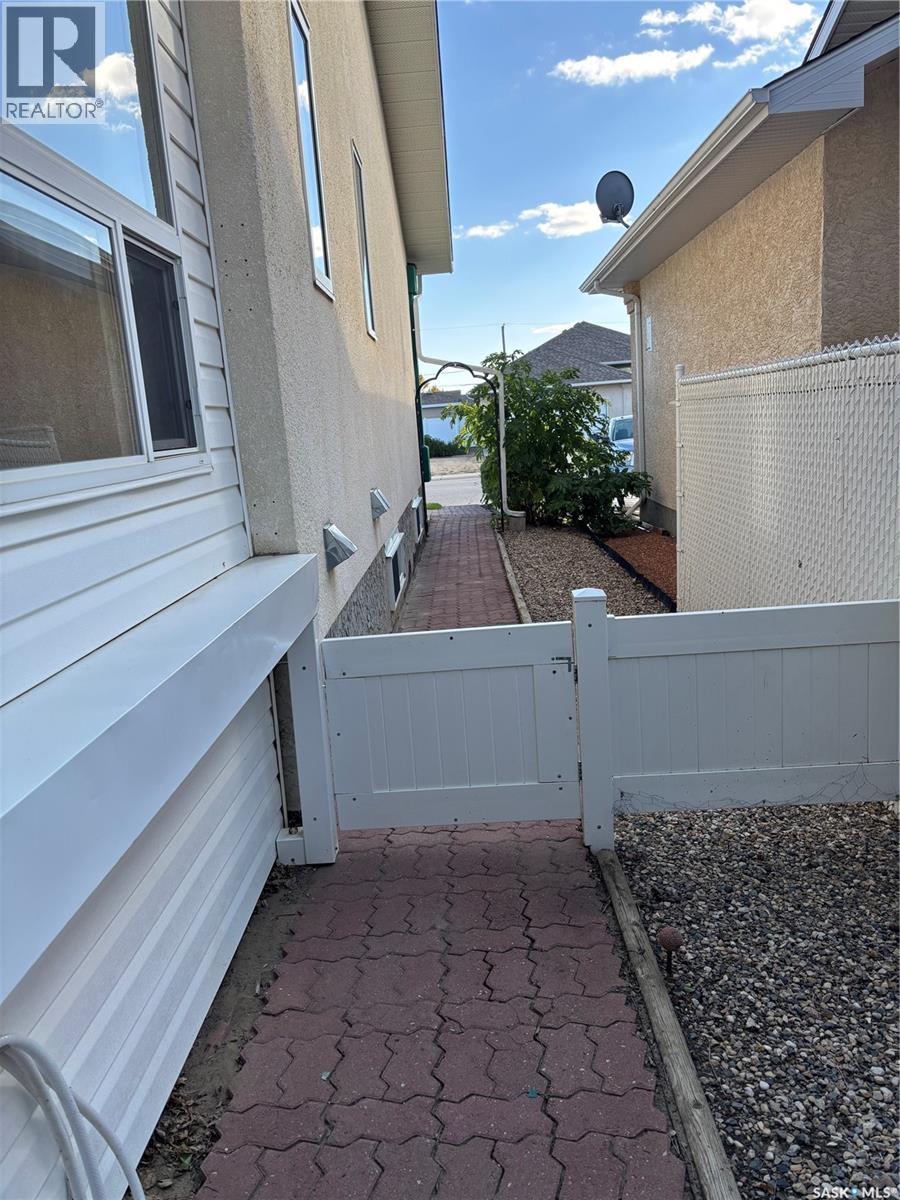 1546 Athabasca Street W, Moose Jaw, Saskatchewan  S6H 7K4 - Photo 59 - SK049149