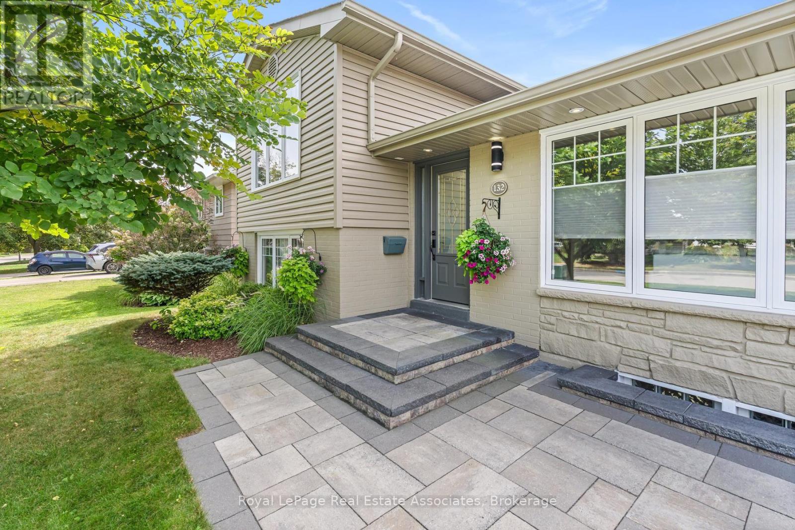 132 Elmore Drive, Halton Hills, Ontario  L7J 1T2 - Photo 7 - W13818338