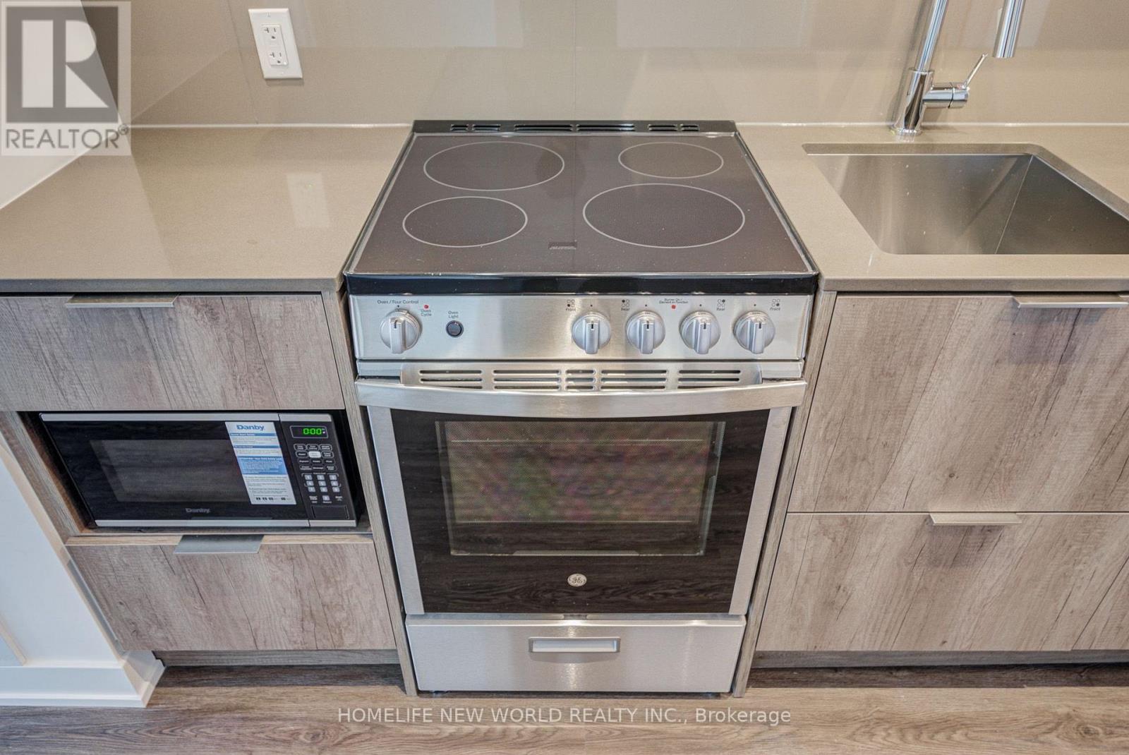 7203 - 448 Burnhamthorpe Road W, Mississauga, Ontario  L5B 0R4 - Photo 12 - W13818348