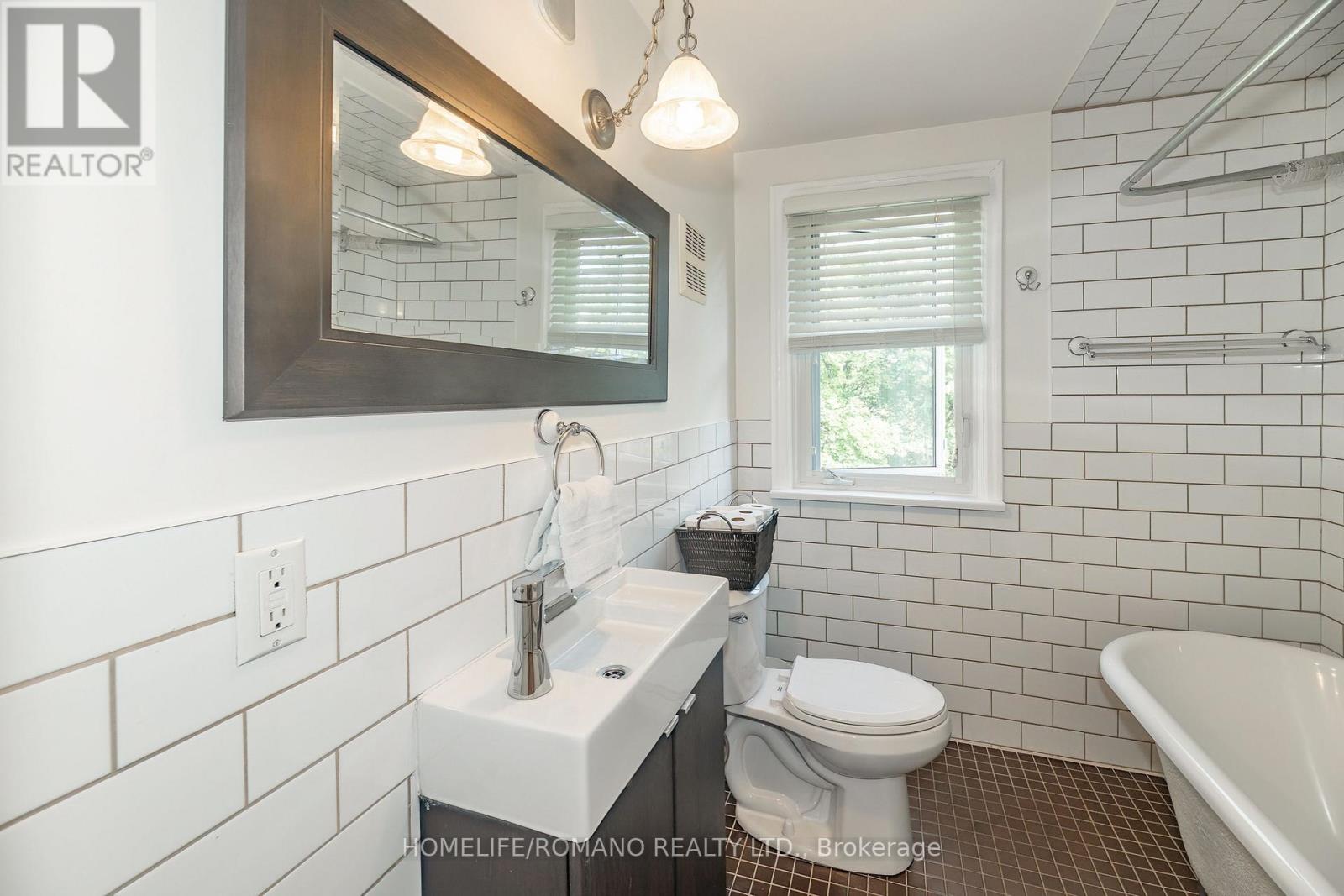 45 Riverview Heights, Toronto, Ontario  M9P 2N3 - Photo 16 - W13818474