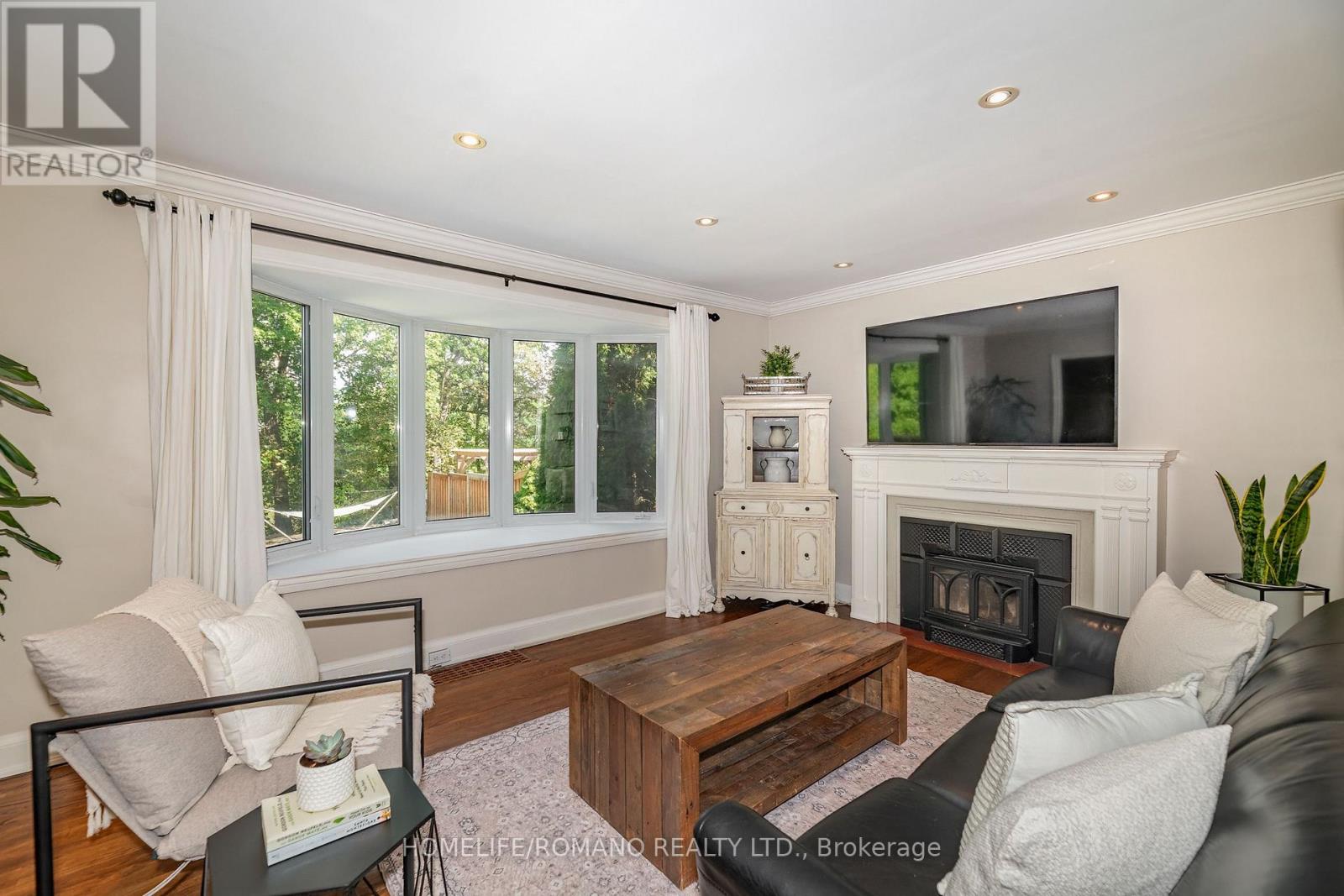 45 Riverview Heights, Toronto, Ontario  M9P 2N3 - Photo 4 - W13818474
