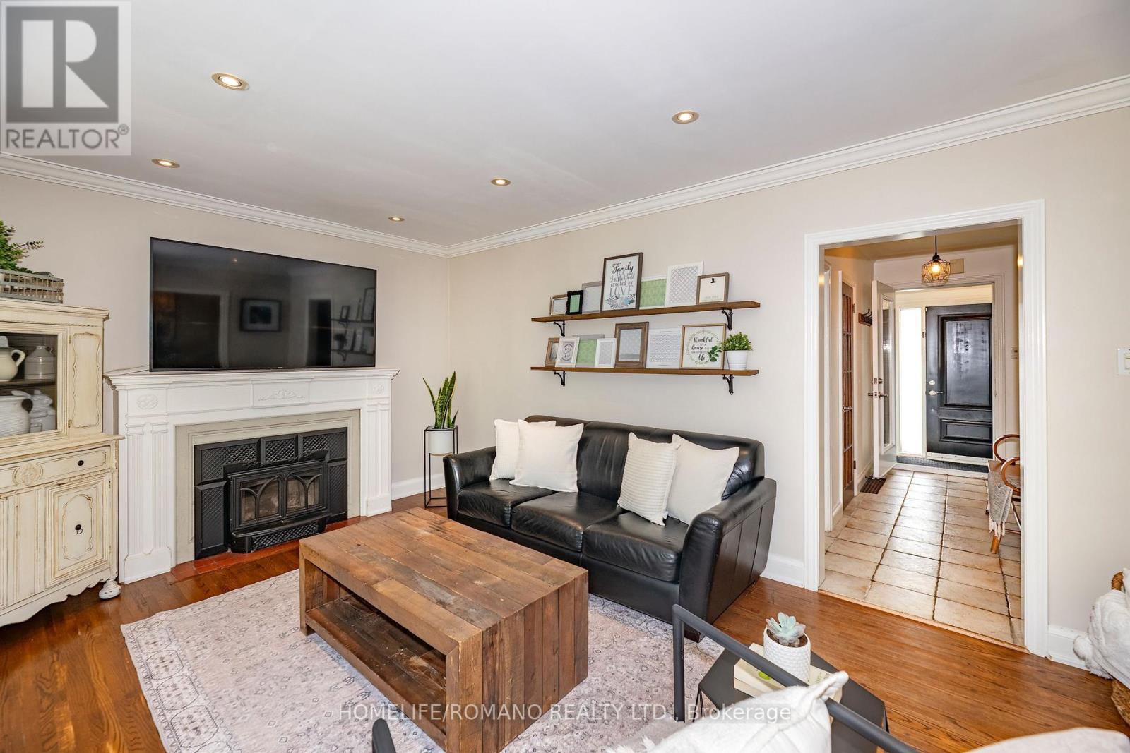 45 Riverview Heights, Toronto, Ontario  M9P 2N3 - Photo 5 - W13818474