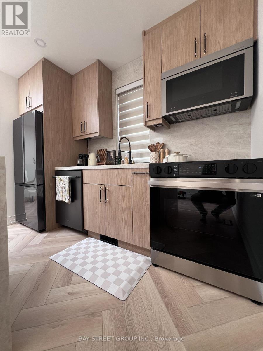 51 Batavia Avenue, Toronto, Ontario  M6N 4A1 - Photo 8 - W13818498