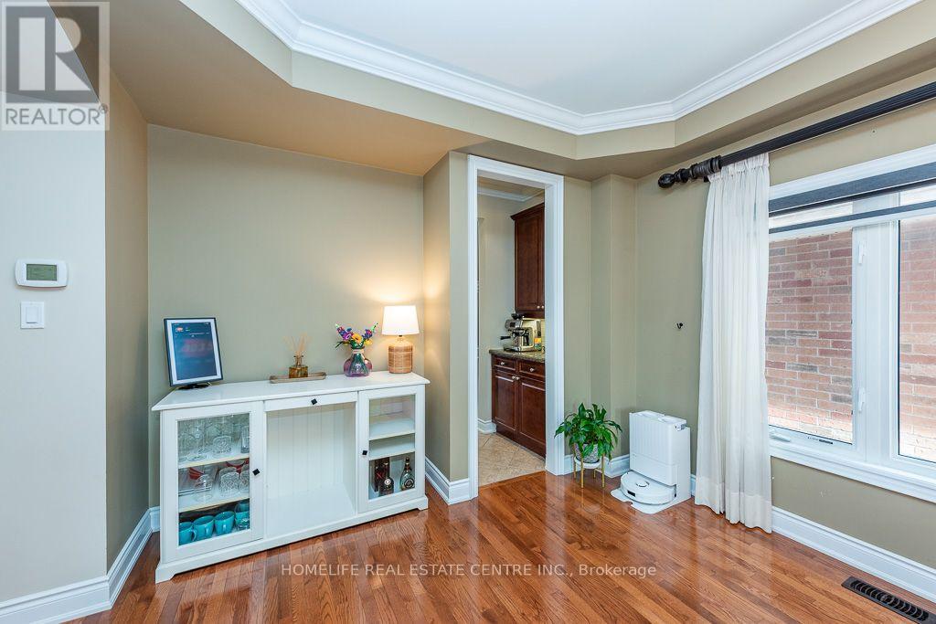 26 Imperial Lakes Drive, Brampton, Ontario L6P 2V3 - Photo 10 - W13818560