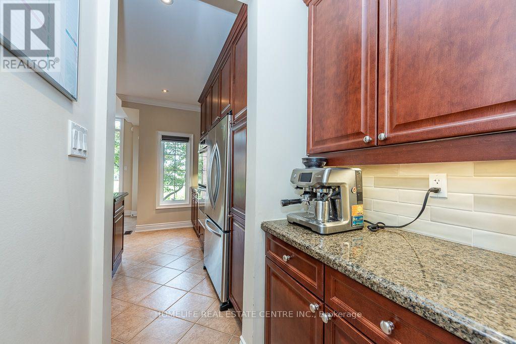 26 Imperial Lakes Drive, Brampton, Ontario L6P 2V3 - Photo 11 - W13818560