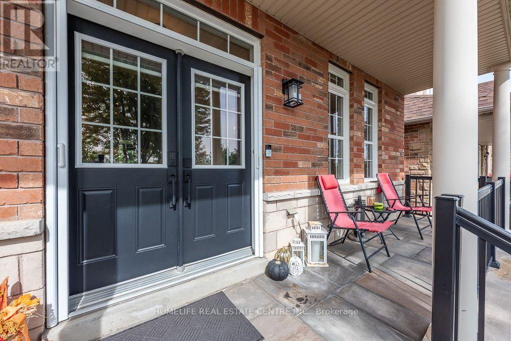 26 Imperial Lakes Drive, Brampton, Ontario L6P 2V3 - Photo 4 - W13818560