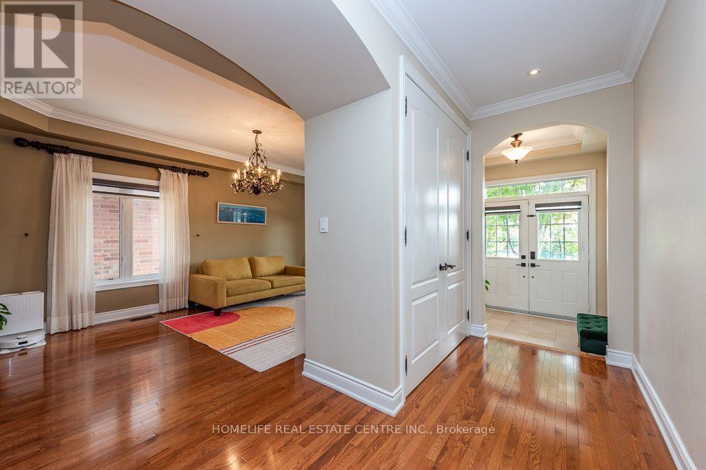 26 Imperial Lakes Drive, Brampton, Ontario L6P 2V3 - Photo 6 - W13818560