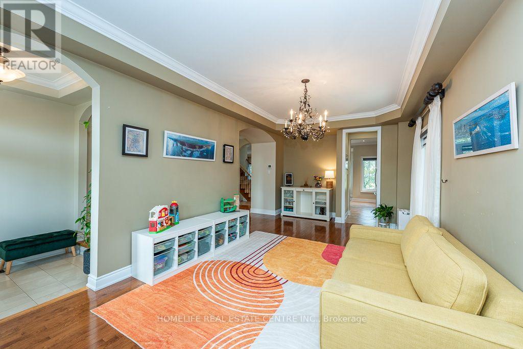 26 Imperial Lakes Drive, Brampton, Ontario L6P 2V3 - Photo 8 - W13818560