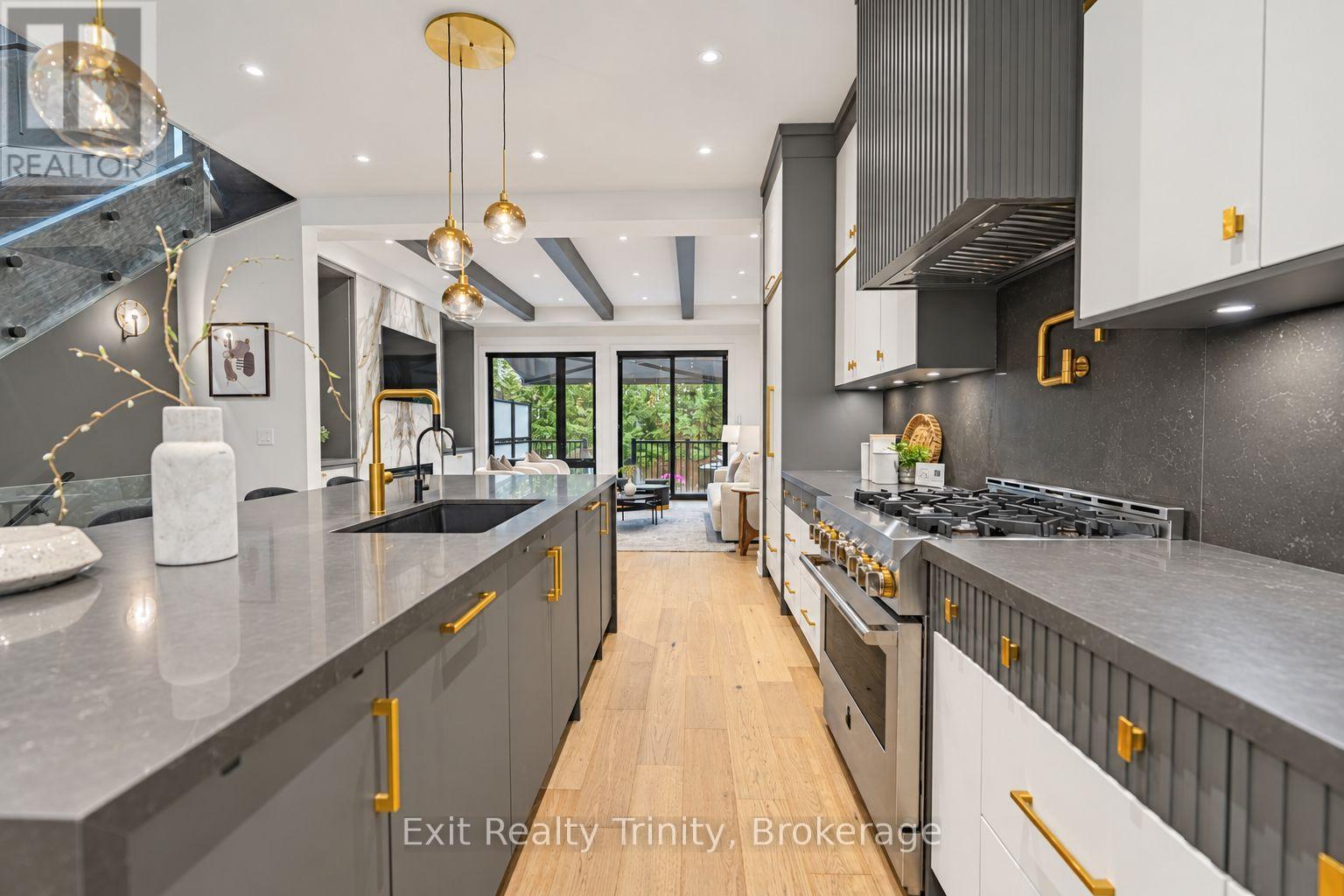 152 Sheldon Avenue, Toronto, Ontario  M8W 4L6 - Photo 16 - W13818670