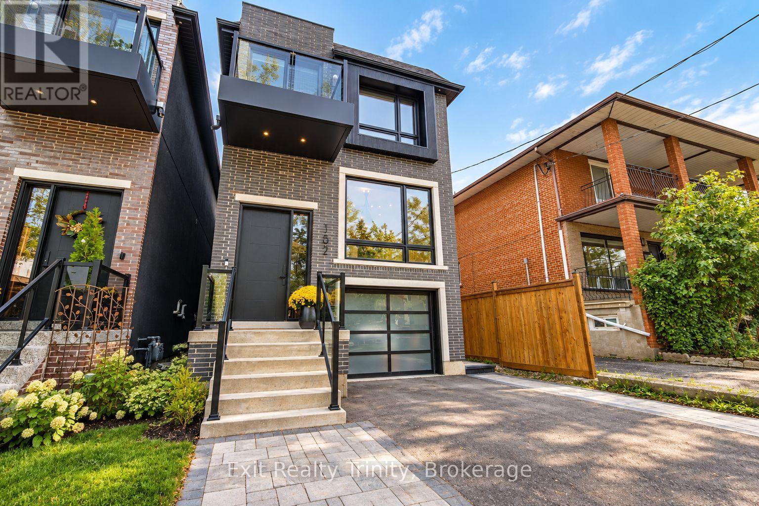 152 Sheldon Avenue, Toronto, Ontario  M8W 4L6 - Photo 2 - W13818670