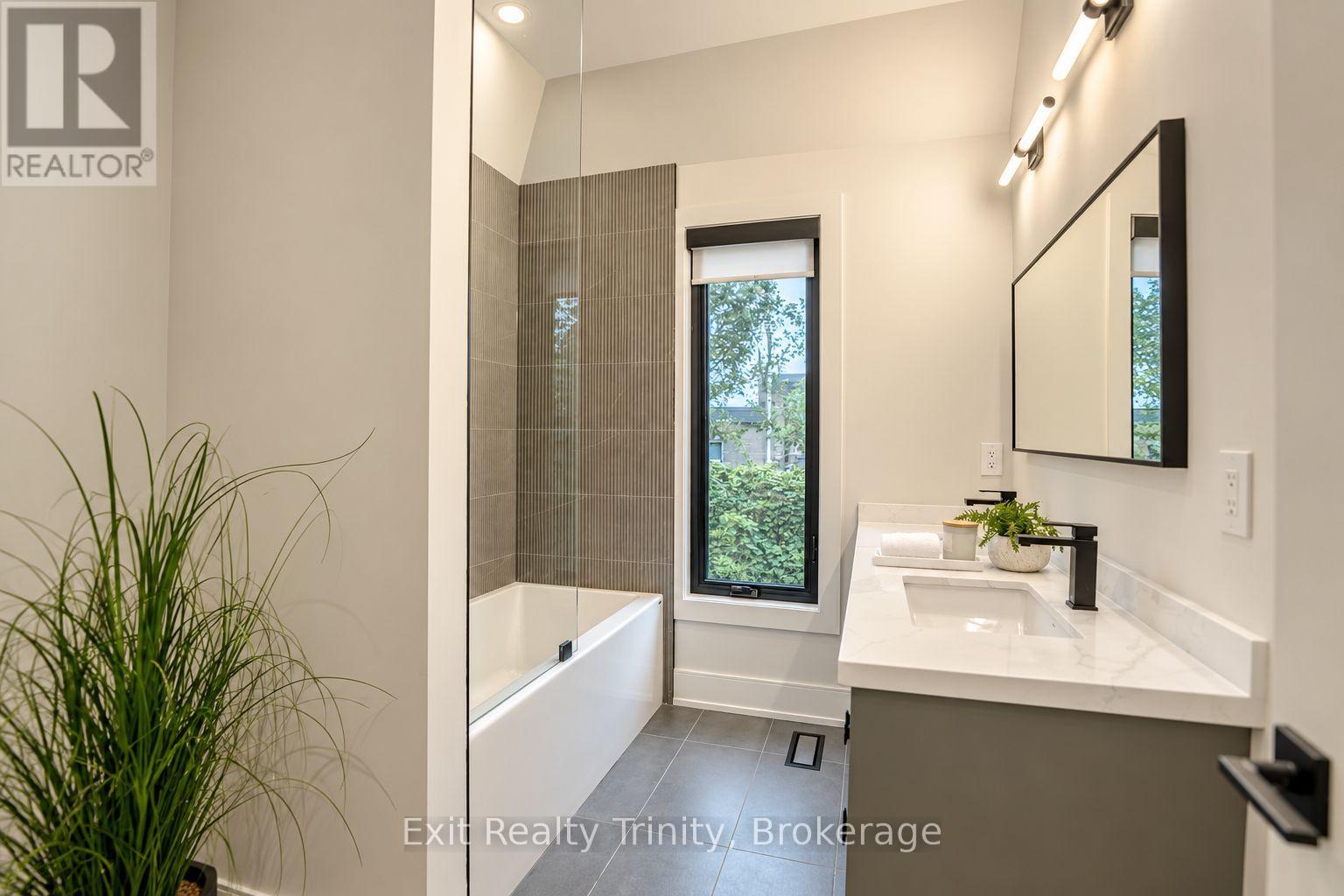 152 Sheldon Avenue, Toronto, Ontario  M8W 4L6 - Photo 26 - W13818670