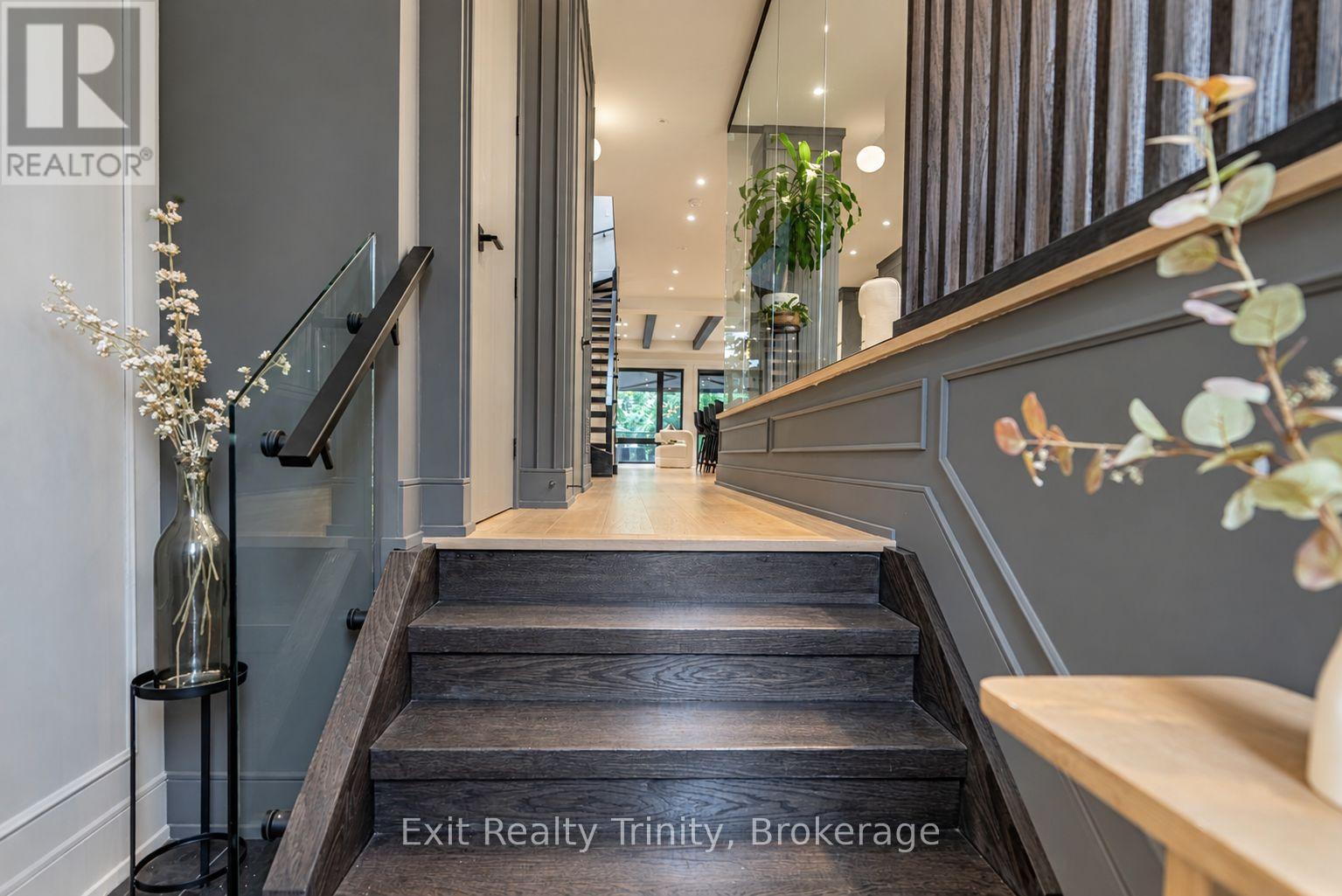 152 Sheldon Avenue, Toronto, Ontario  M8W 4L6 - Photo 3 - W13818670
