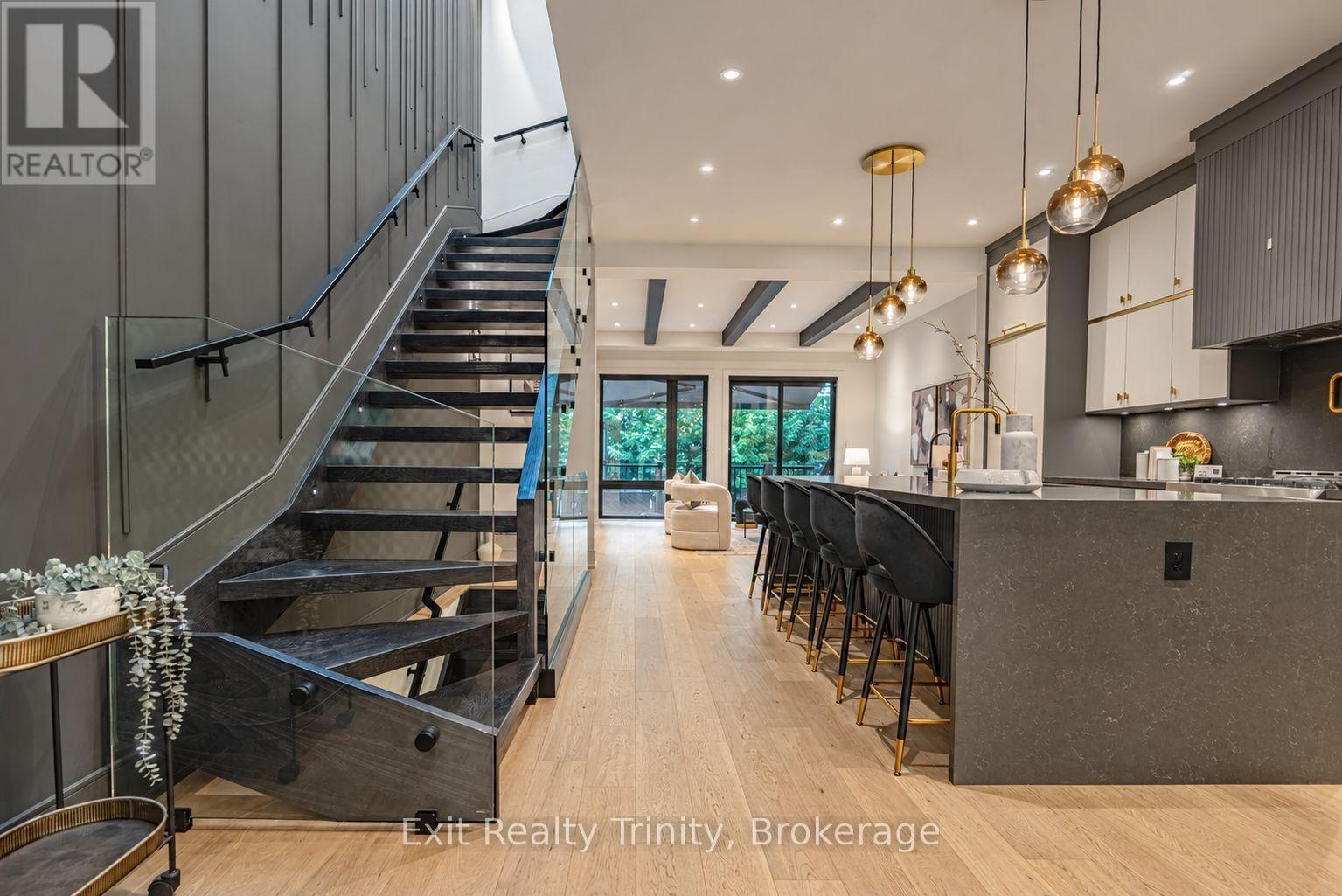 152 Sheldon Avenue, Toronto, Ontario  M8W 4L6 - Photo 6 - W13818670