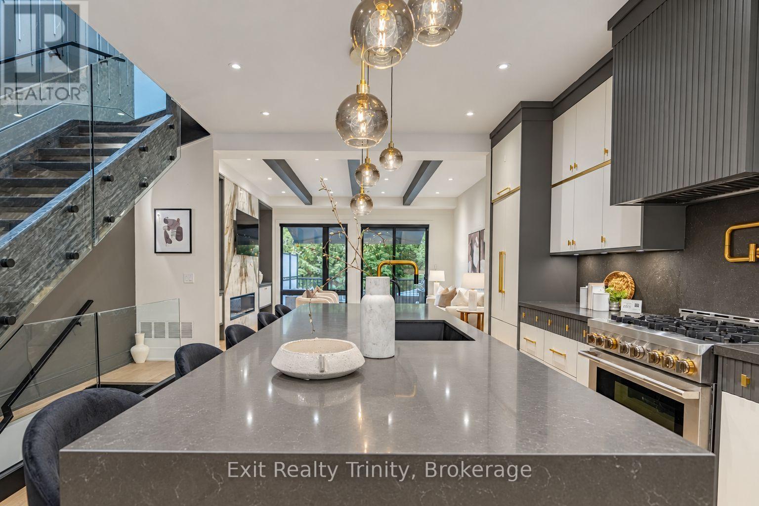 152 Sheldon Avenue, Toronto, Ontario  M8W 4L6 - Photo 8 - W13818670