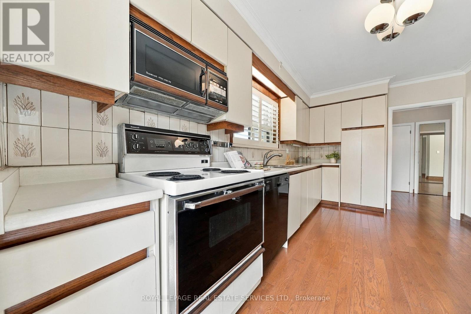 81 Letchworth Crescent, Toronto, Ontario  M3M 1Z1 - Photo 8 - W13818680