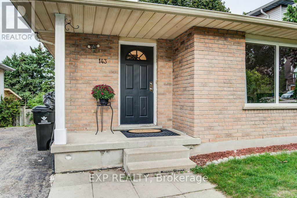 143 Sunrise Place, Kitchener, Ontario  N2B 3S8 - Photo 4 - X13818488