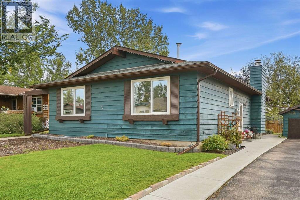 132 Hodson Crescent photo 1