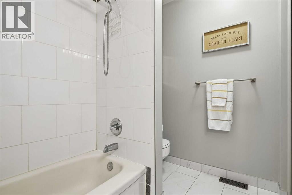 132 Hodson Crescent photo 33