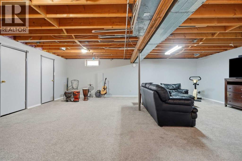 132 Hodson Crescent photo 39