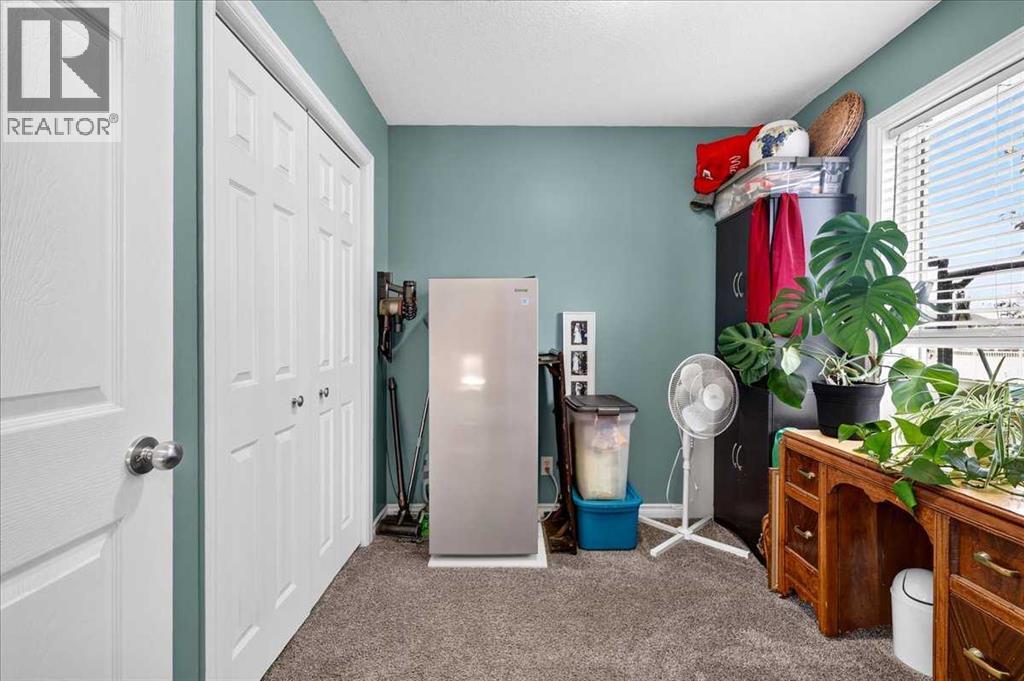 1429 Strathcona Way photo 6