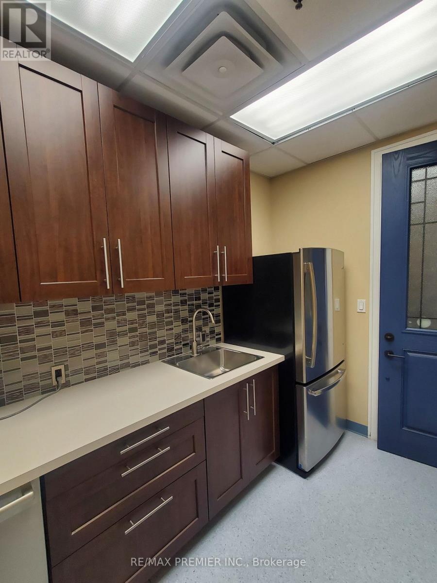23 - 3200 Dufferin Street, Toronto, Ontario M6A 2T3 - Photo 11 - W13806112