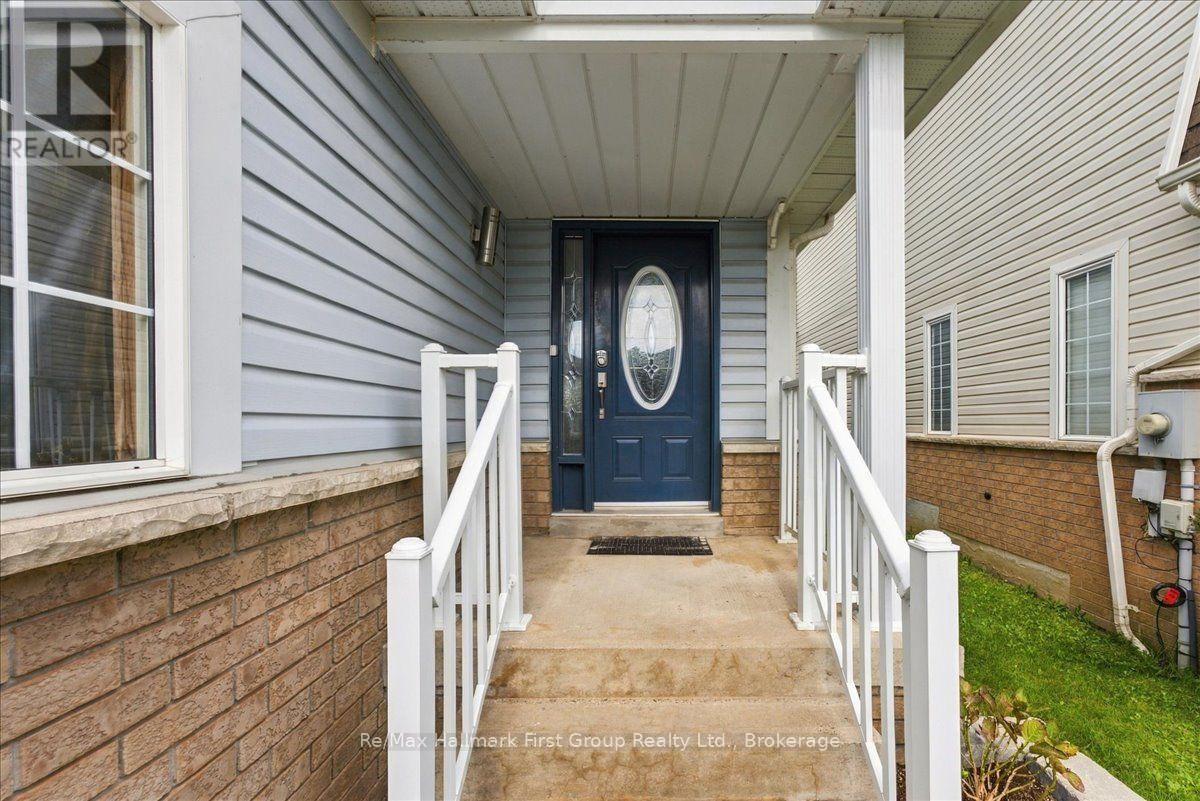 120 Point Hope Place, Whitby, Ontario  L1N 9P8 - Photo 4 - E13818836
