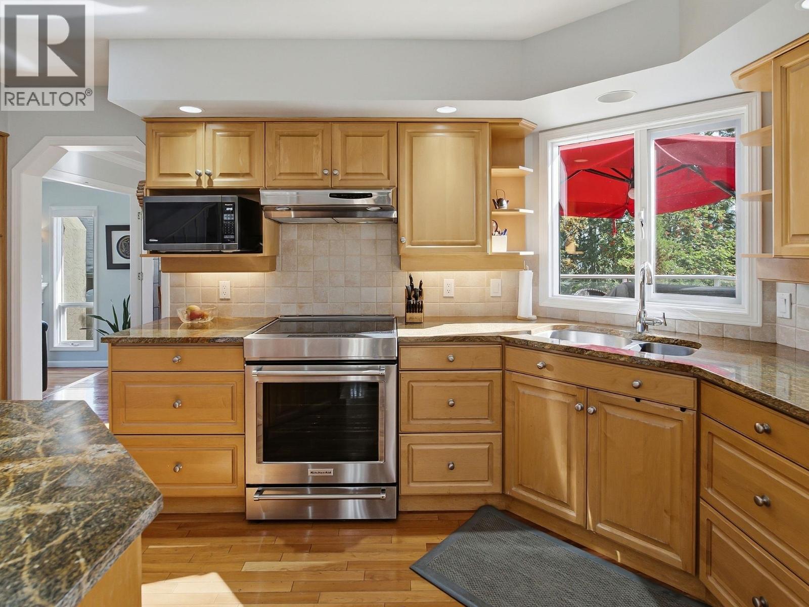 764 Cassiar Place, Kelowna, British Columbia V1V 1M6 - Photo 11 - 10401609