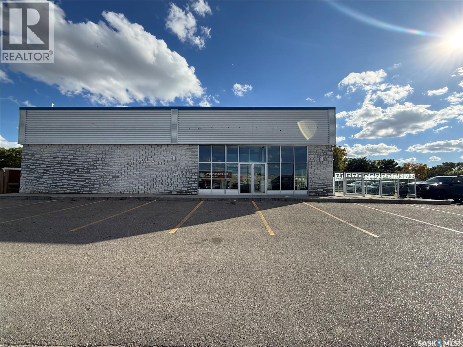 5885 Rochdale BOULEVARD, Regina, Saskatchewan