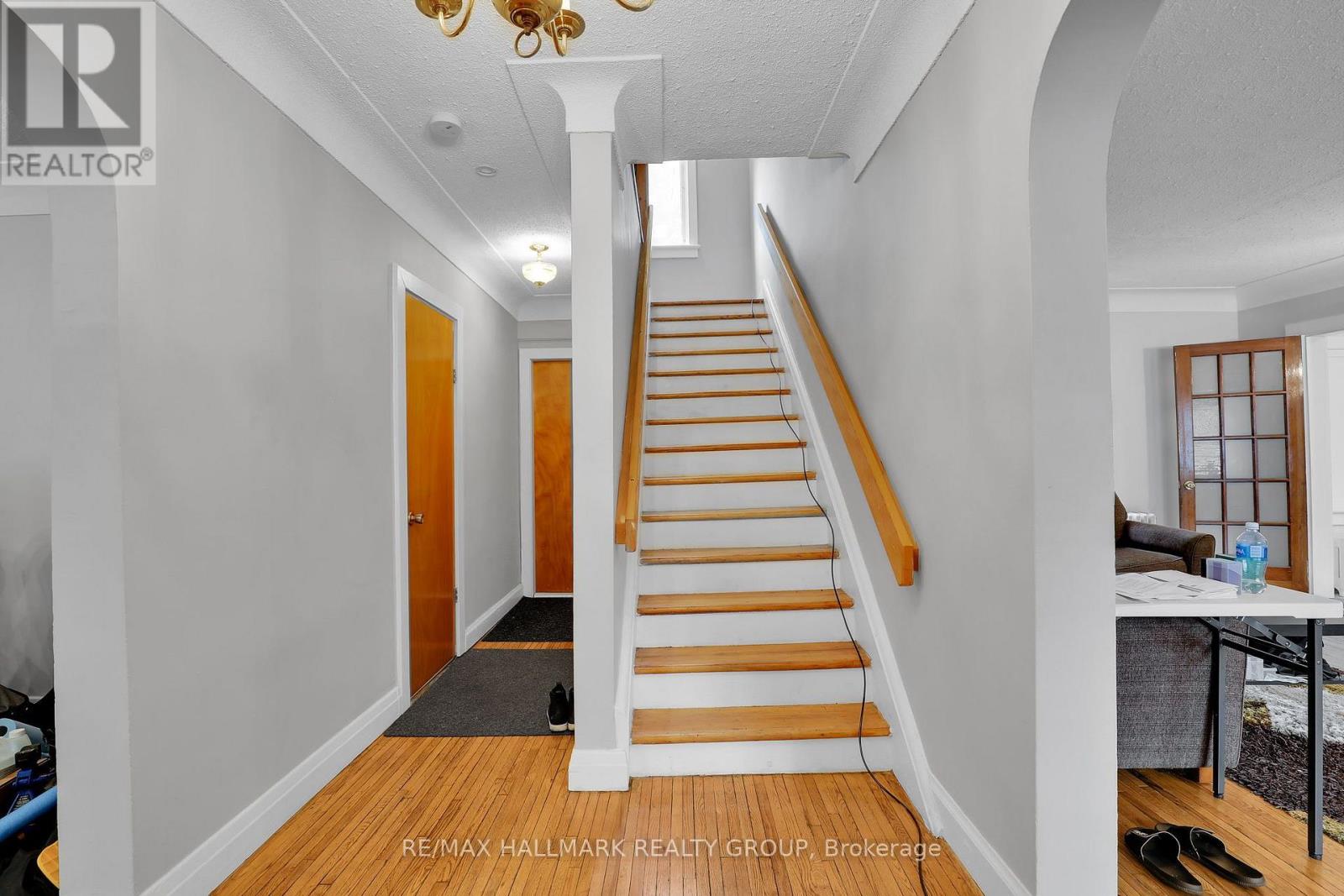 310 Mona Avenue, Ottawa, Ontario K1L 7A2 - Photo 3 - X13818842