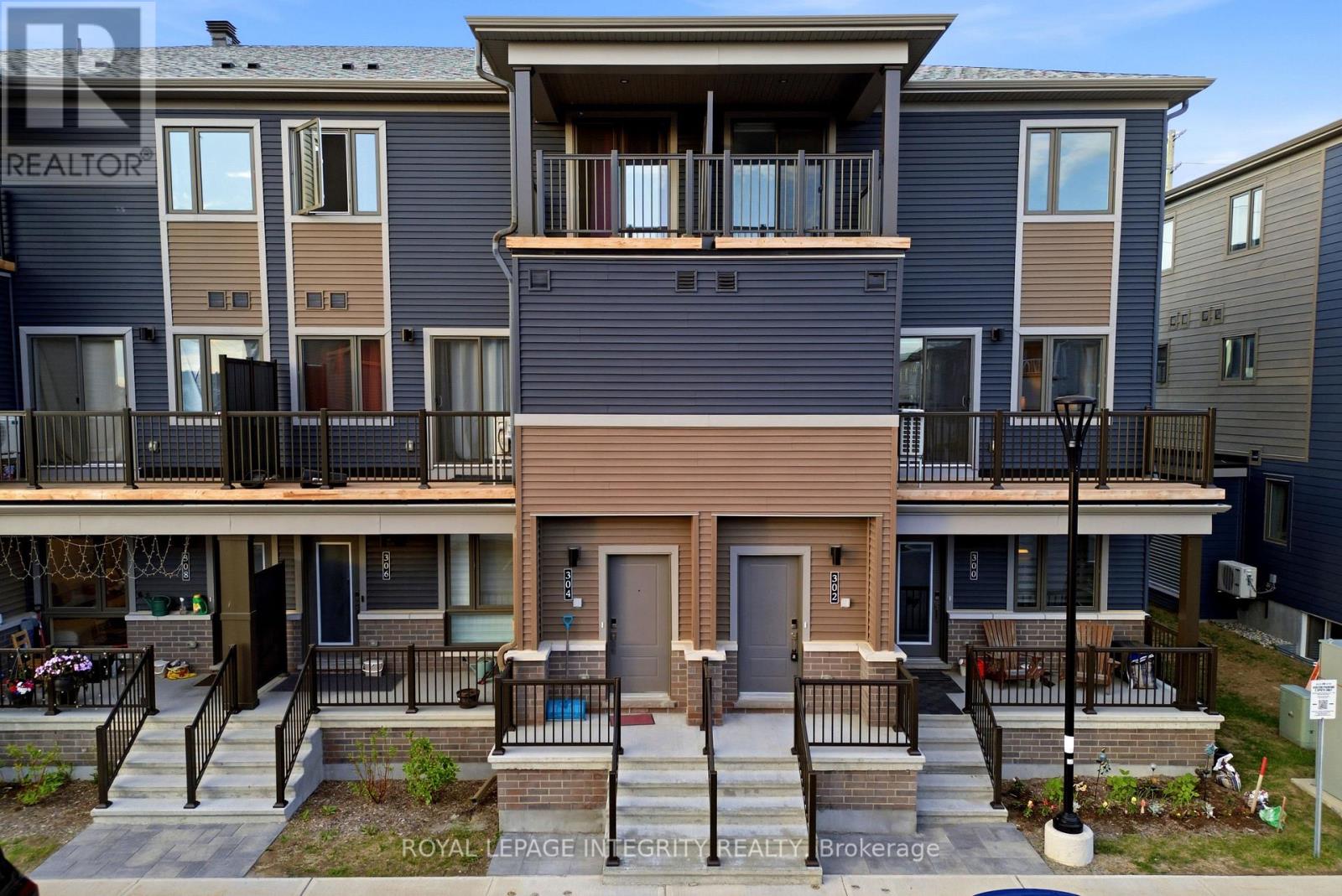 302 PARNIAN PRIVATE, Ottawa, Ontario