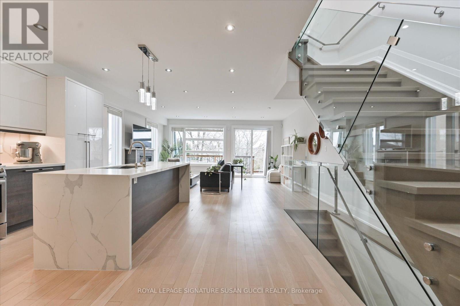 69 Holmstead Avenue, Toronto, Ontario  M4B 1T3 - Photo 12 - E13818852