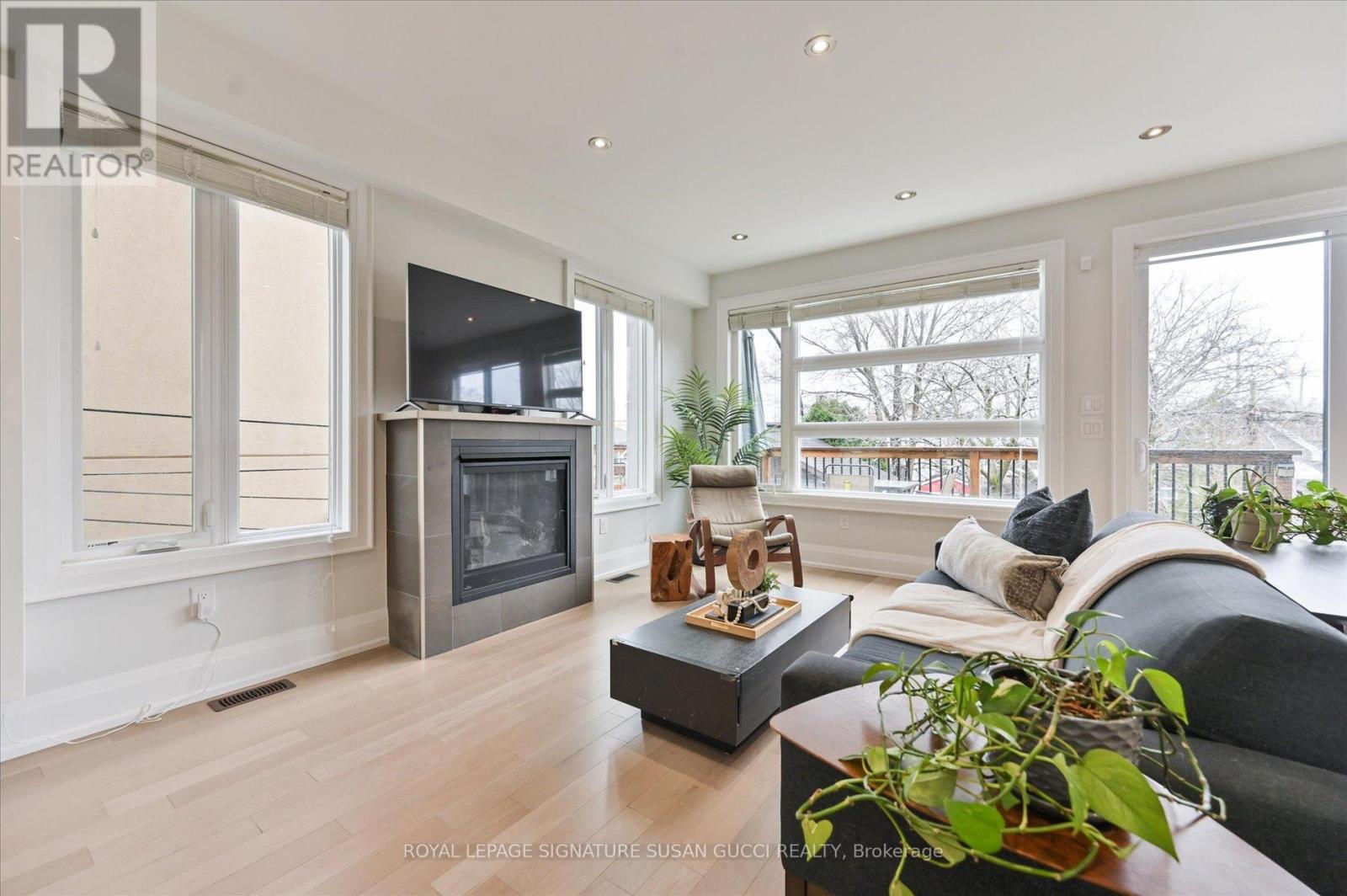 69 Holmstead Avenue, Toronto, Ontario  M4B 1T3 - Photo 22 - E13818852