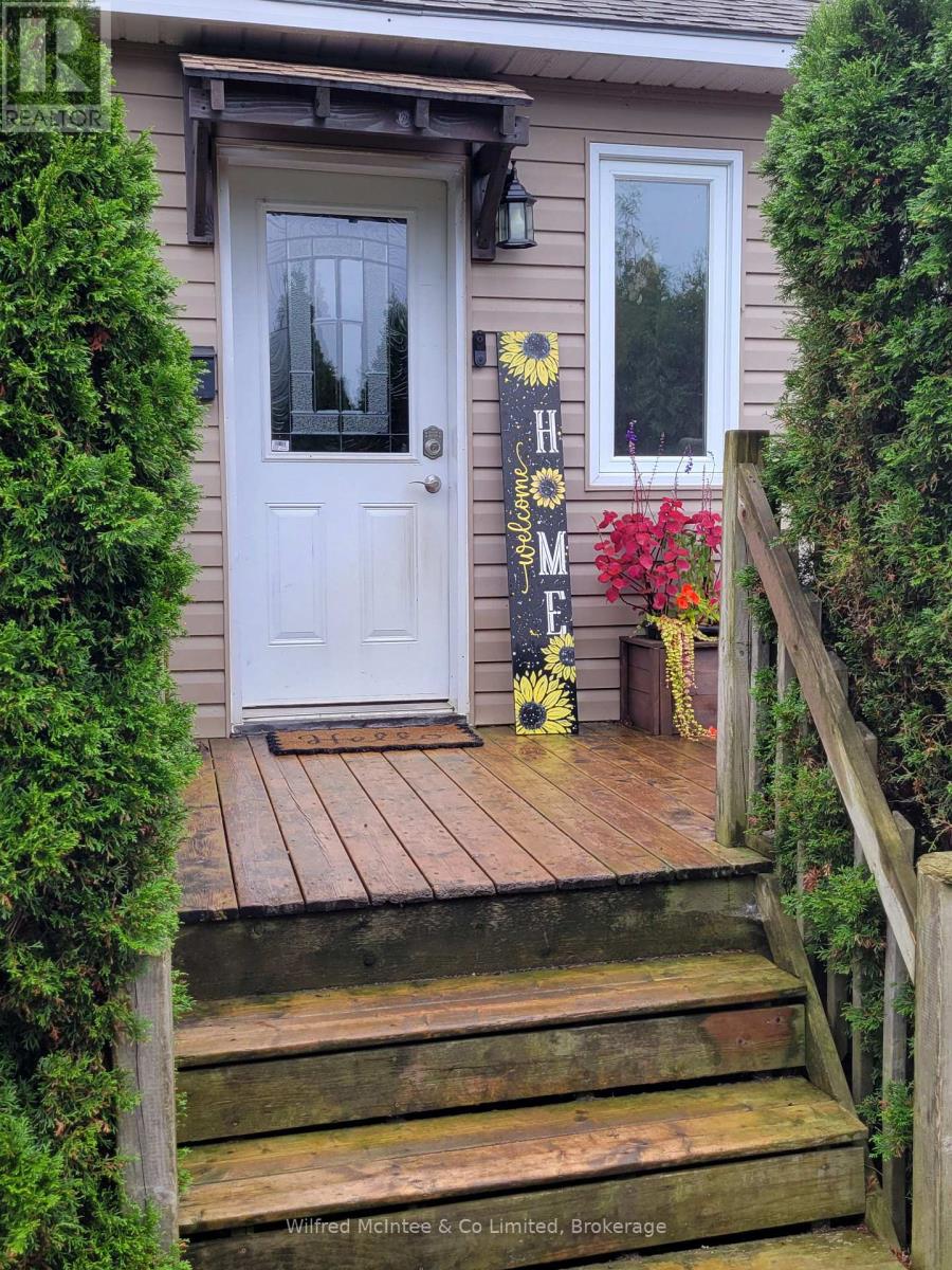 Third picture of 284 1ST AVENUE N