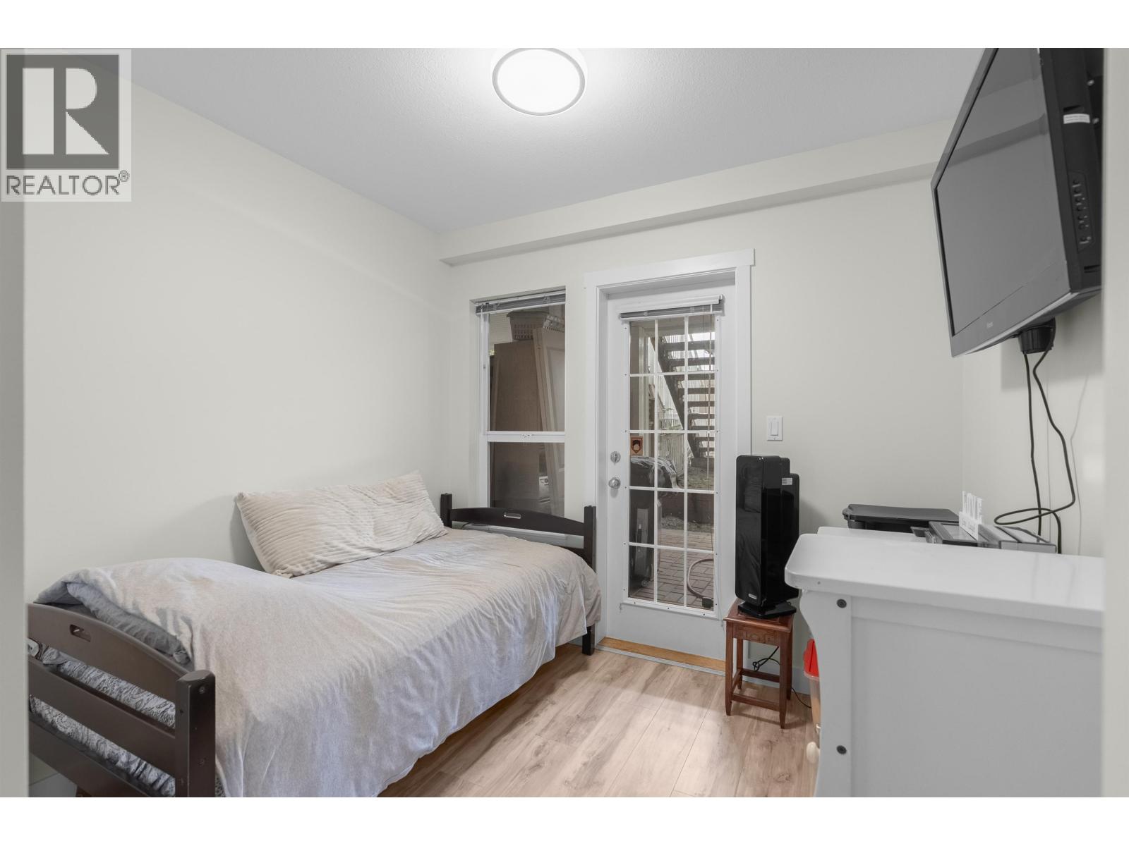 22 7370 STRIDE AVENUE photo 10