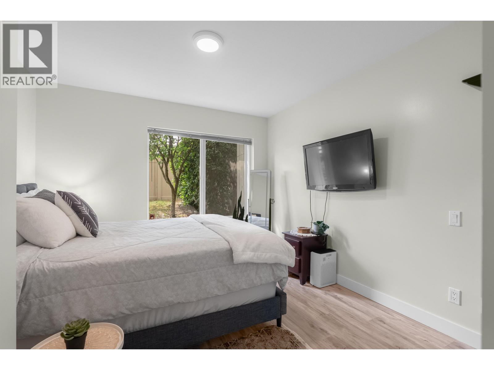 22 7370 STRIDE AVENUE photo 11