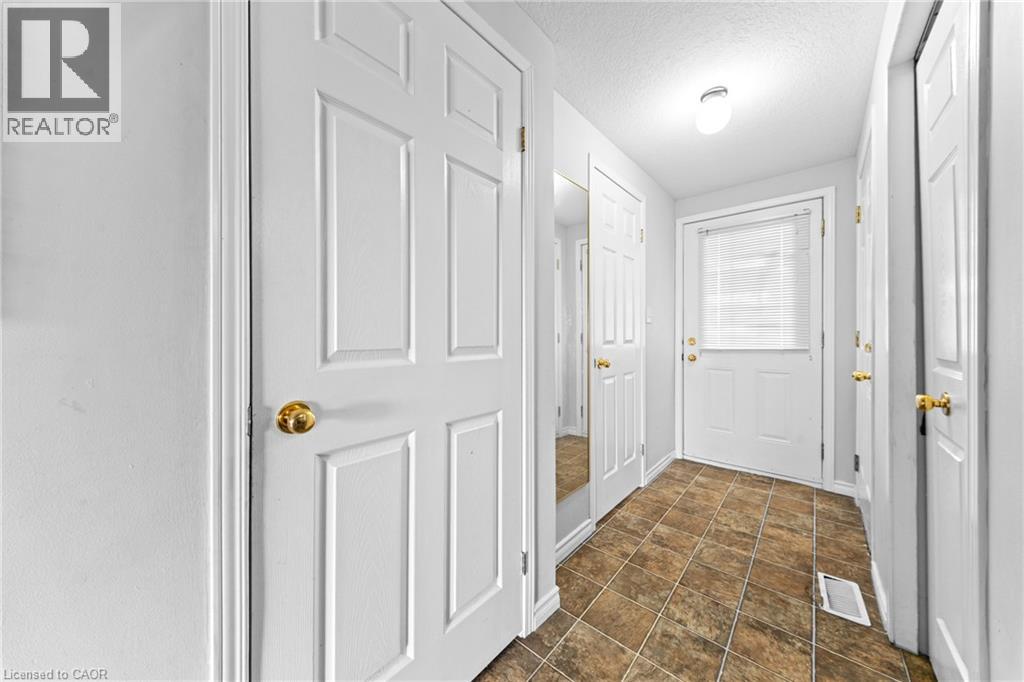 245 Red Clover Court, Kitchener, Ontario  N2E 4J5 - Photo 5 - 40865416