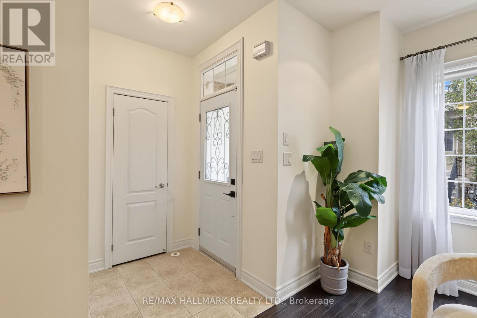 3 Flook Lane, Toronto, Ontario  M2R 3Y5 - Photo 4 - C13817852