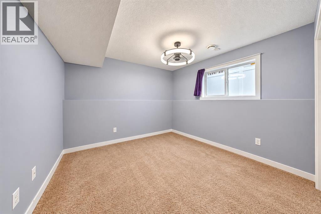 6409 59 Street photo 23