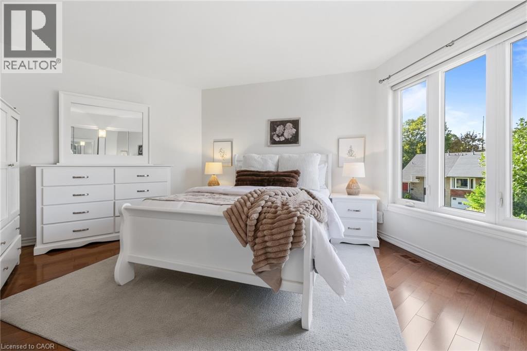 Hardwood flooring, recessed lighting, expansive windows, white trim, and a neutral color palette