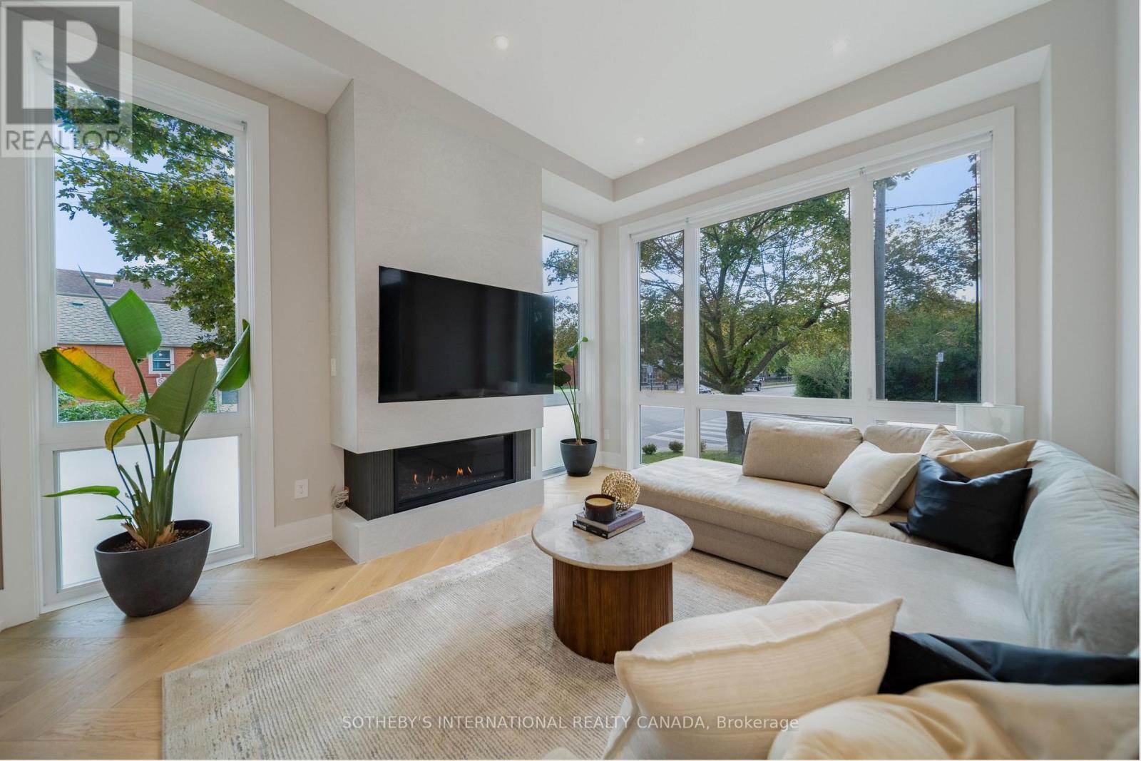 171 Durant Avenue, Toronto, Ontario  M4J 4W5 - Photo 10 - E13818578