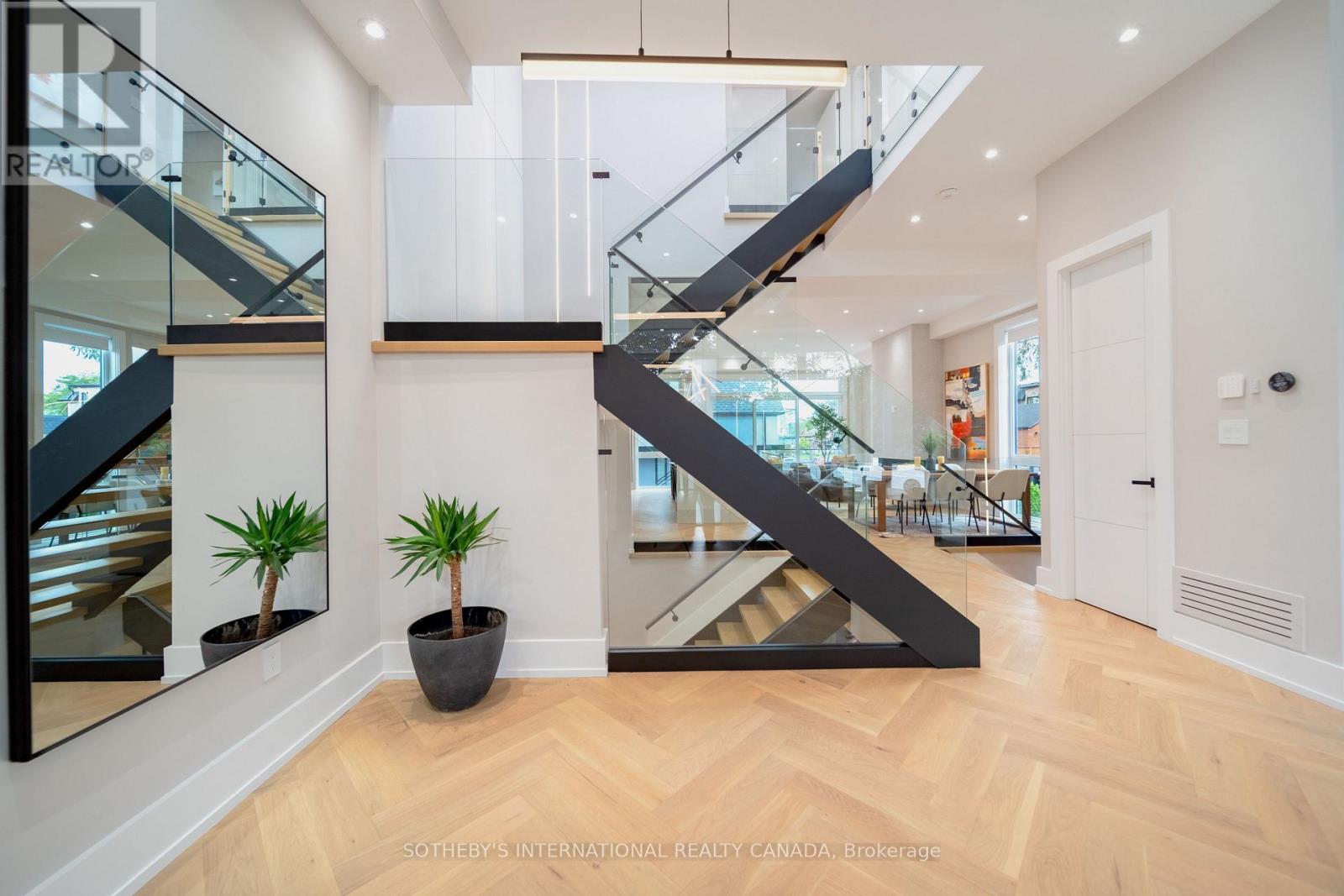 171 Durant Avenue, Toronto, Ontario  M4J 4W5 - Photo 9 - E13818578