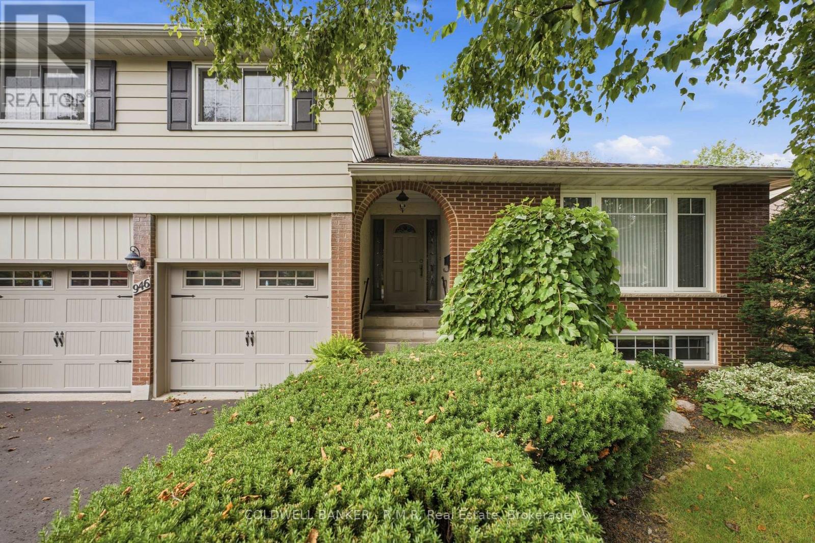 946 Beaufort Court, Oshawa, Ontario  L1G 7J8 - Photo 2 - E13818932