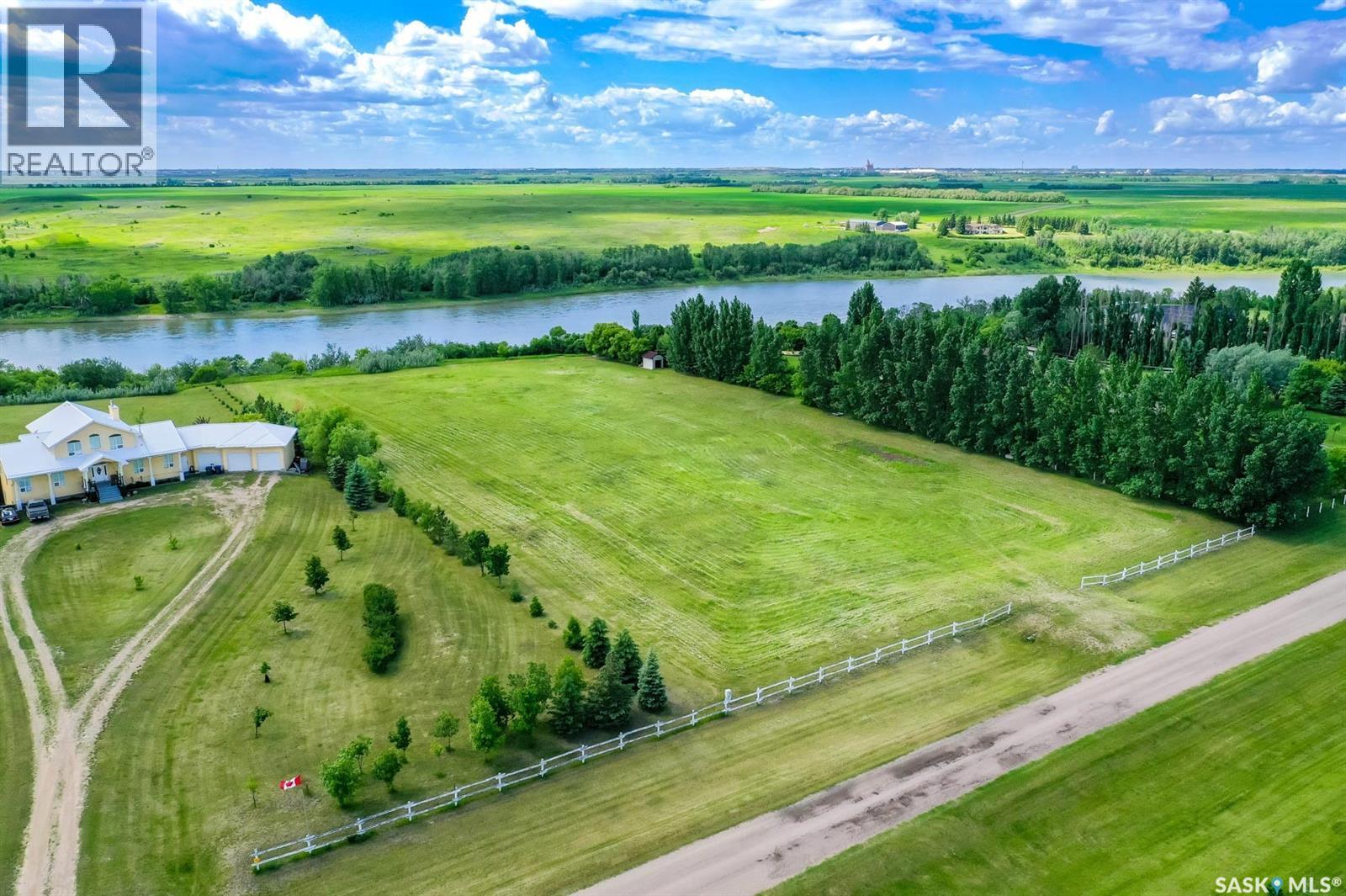 48 Rivers Edge Lane, South Saskatchewan River, Saskatchewan S7K 3J9 - Photo 2 - SK049066