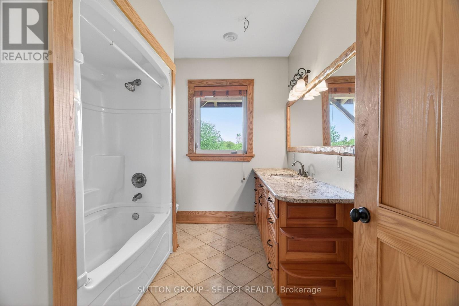 21170 Mayfair Road, Southwest Middlesex, Ontario N0L 1T0 - Photo 25 - X13819090