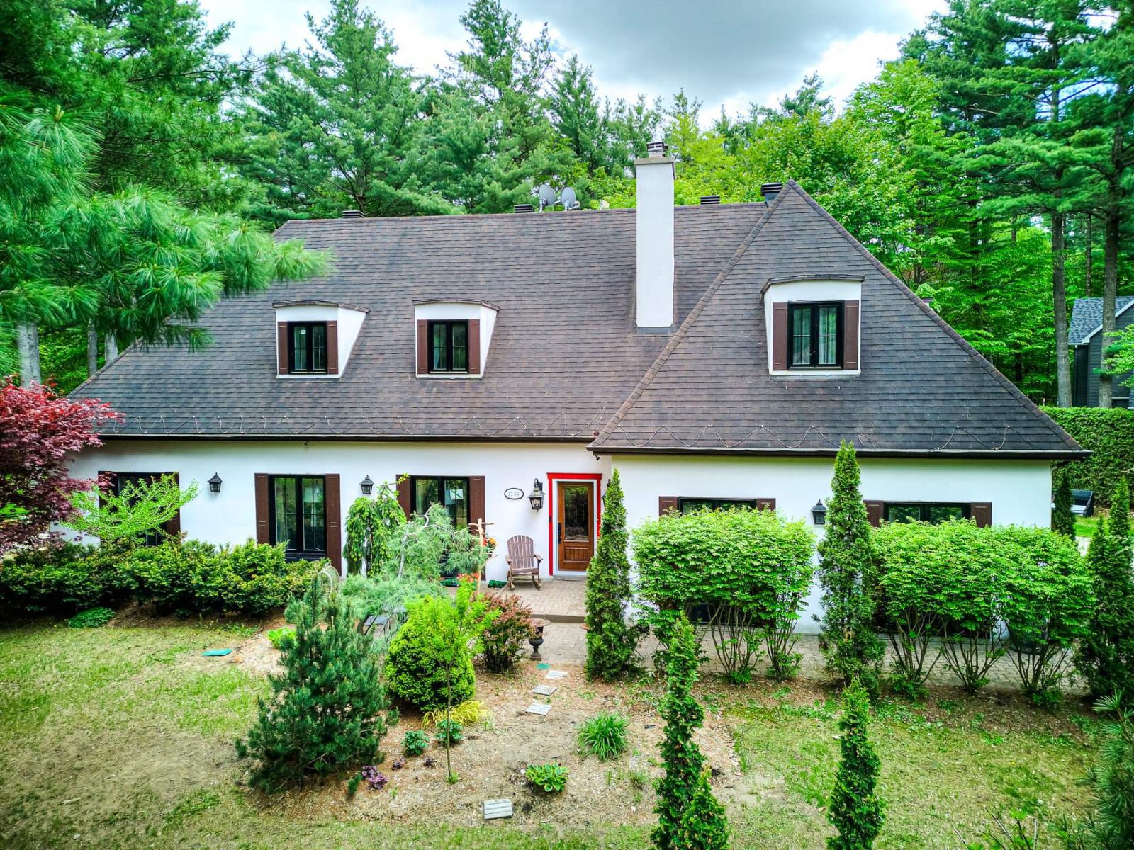 1735 Rue du Gevrey Saint-Lazare Quebec Canada J7T2C1 2