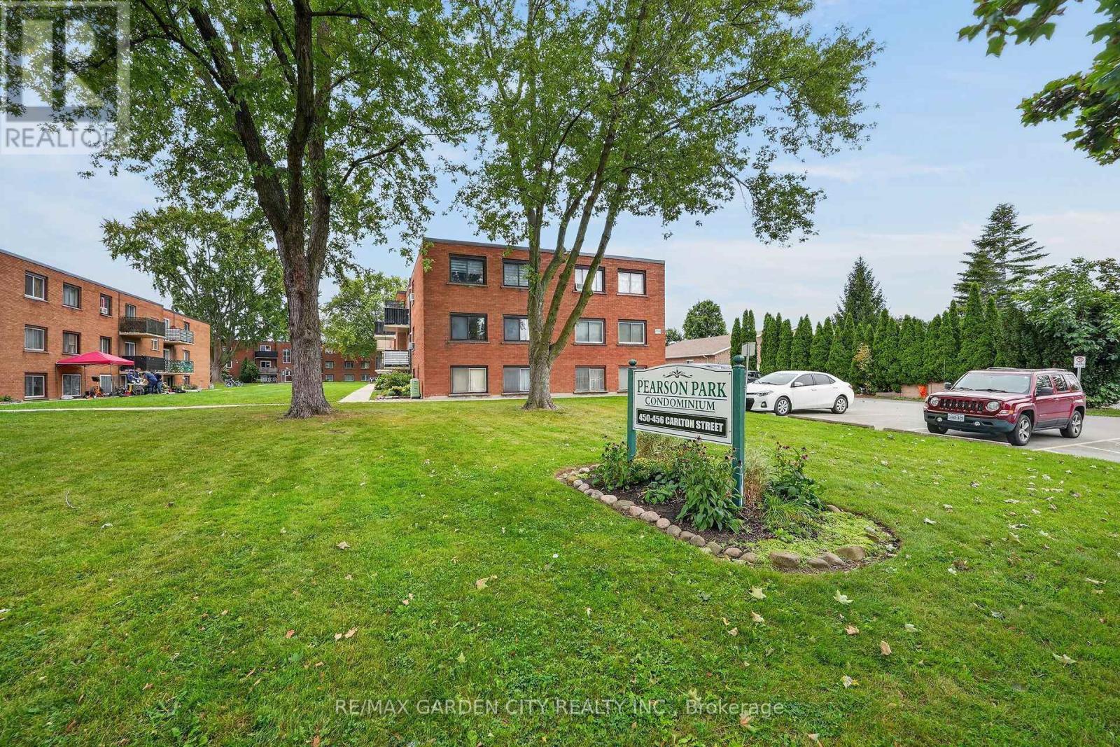 37 - 452 Carlton Street S, St. Catharines, Ontario  L2M 4X1 - Photo 2 - X13818976